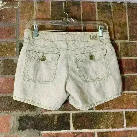 Y2K Lowrise Lei Cream Colored Shorts - Picture 2 of 4